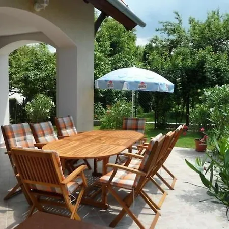 Mit Privatem Pool By Interhome Balatonfoldvar